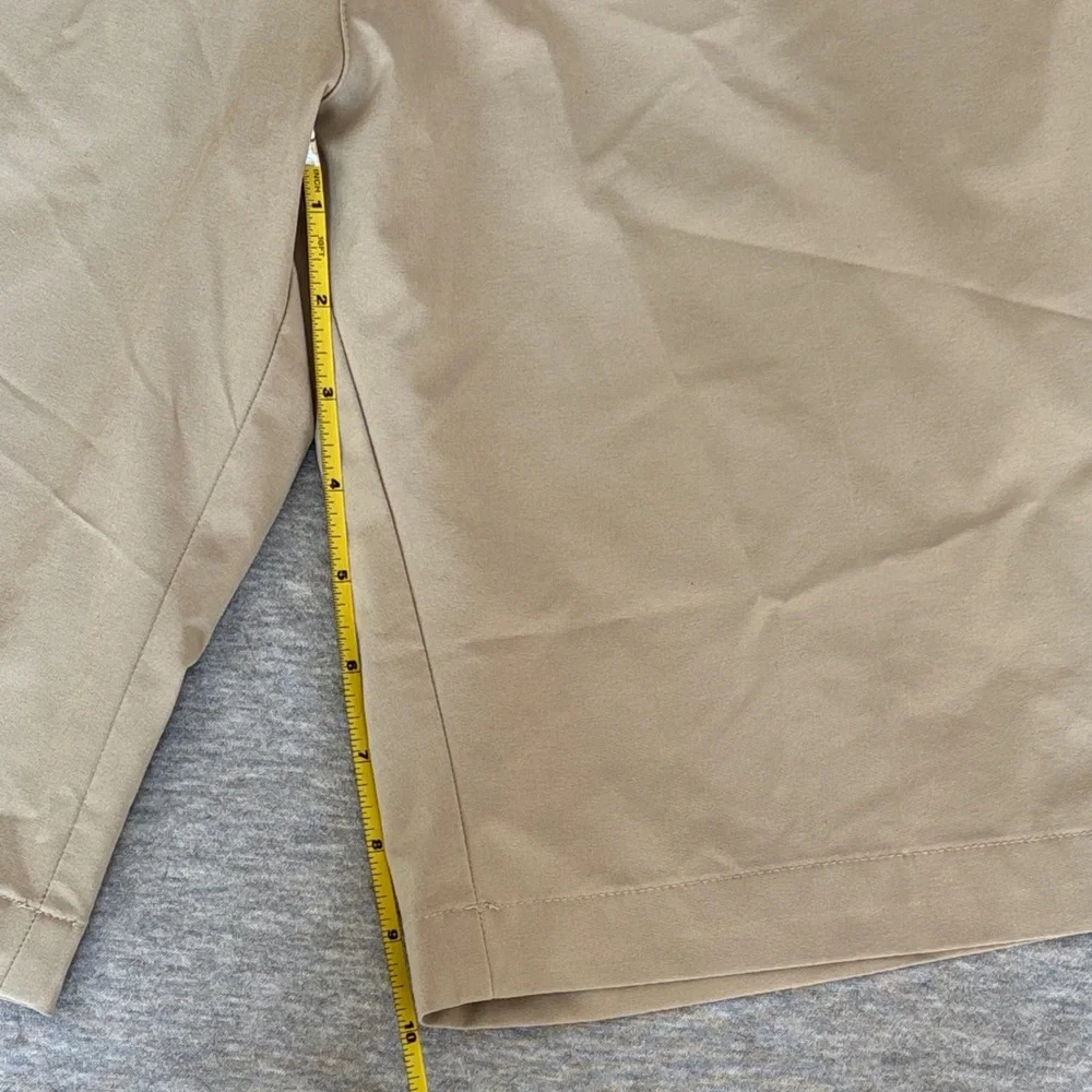 Ex Condition! Men’s Adidas khaki flat front golf shorts 30” waist 10” inseam
